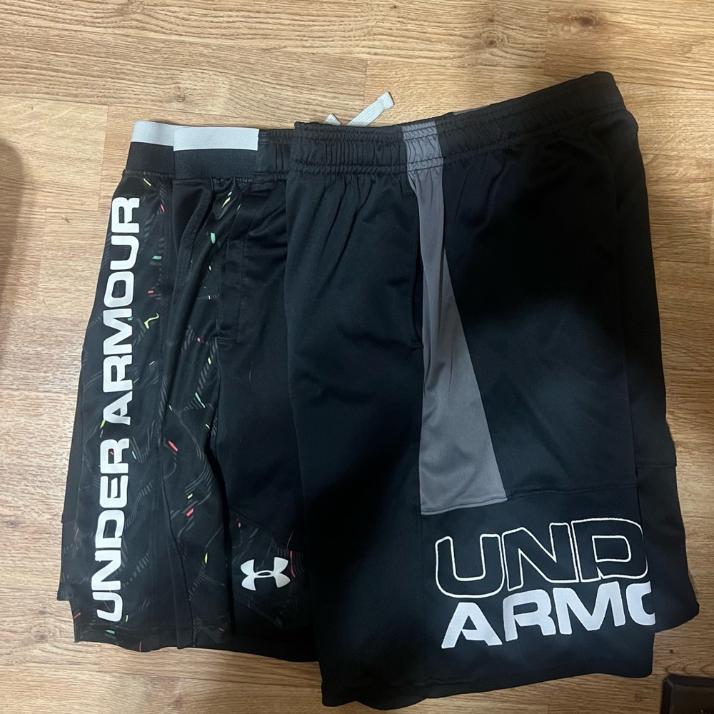 Boys Medium Under Armour Shorts